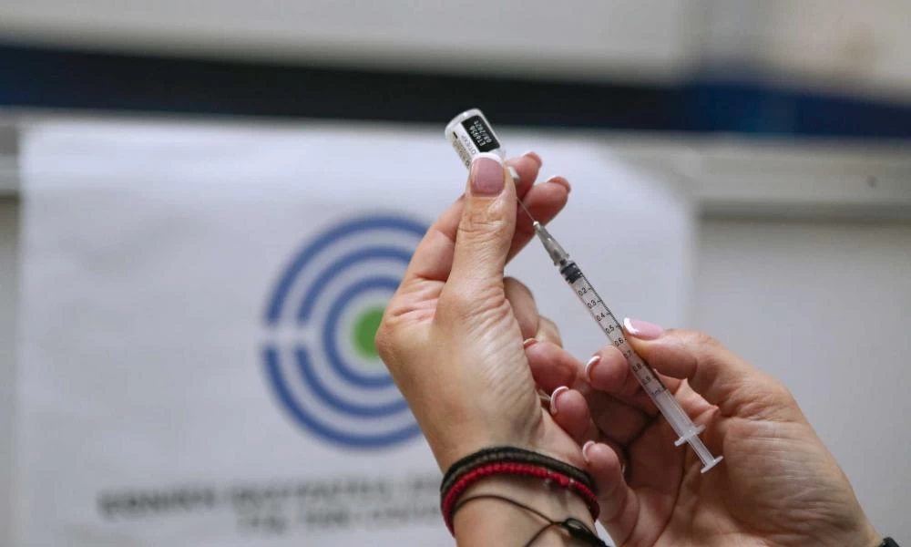 Εμβόλιο κορονοϊού: Σε επίπεδα "ρεκορ" τα ραντεβού για την τρίτη δόση - Ανεβαίνουν και τα ποσοστά για την πρώτη